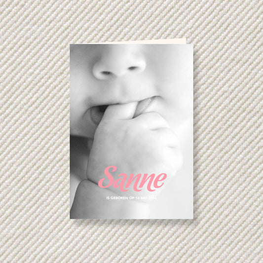 Geboortekaart Pure Moments serie - Baby met Vinger in de Mond