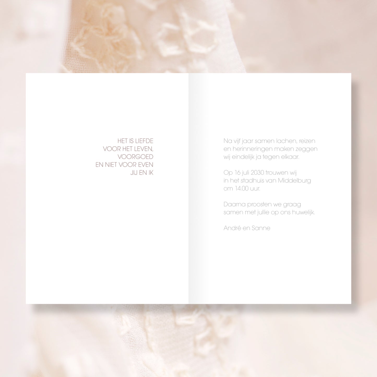 Trouwkaart Typografie Bruin Goud